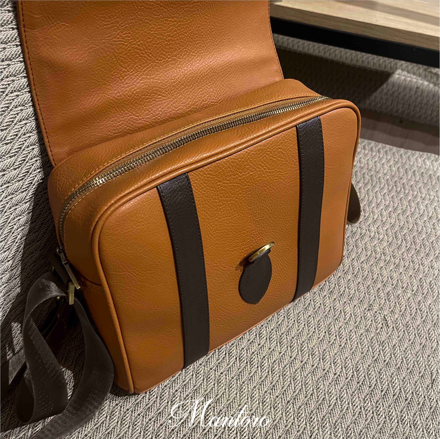 Maletin morral para hombre galileo cuero vegano compartimento abierto