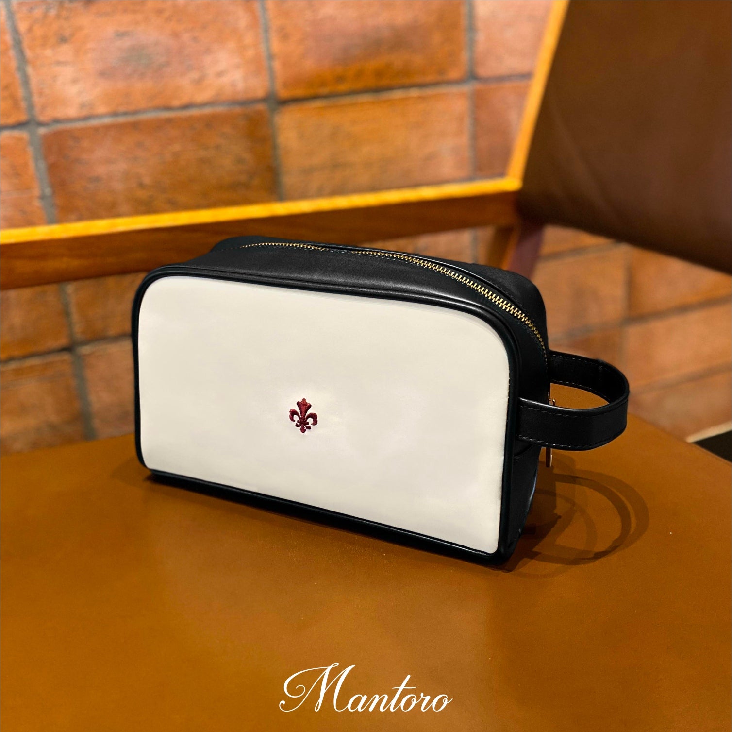 Neceser cuero vegano para hombres flor de lis guinda