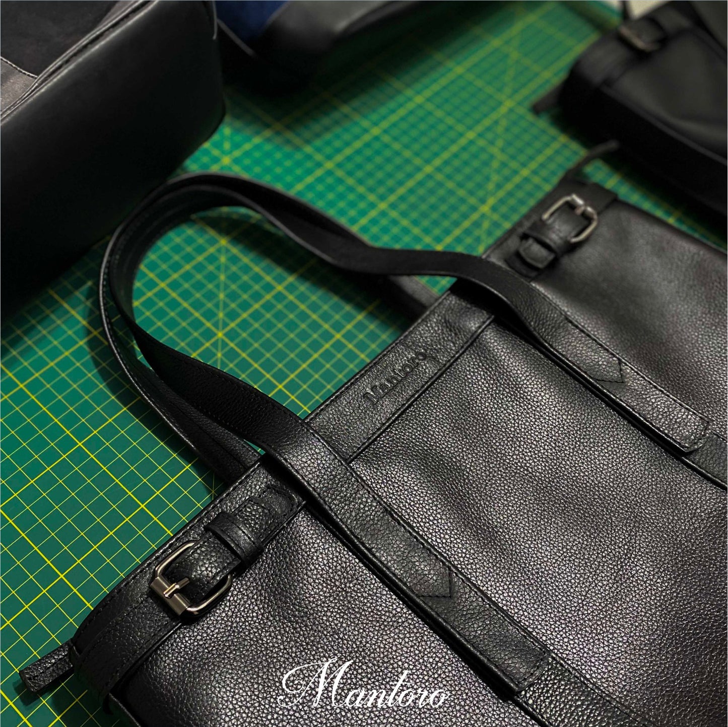Maleta tote bag hecho en cuero vacuno para hombres
